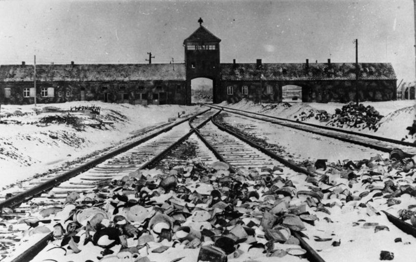 Auschwitz-1945.jpg